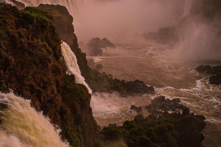 Private Iguazu Falls Day Tour with Border Fast Lane and Brazil Park VIP Pass (11/12)