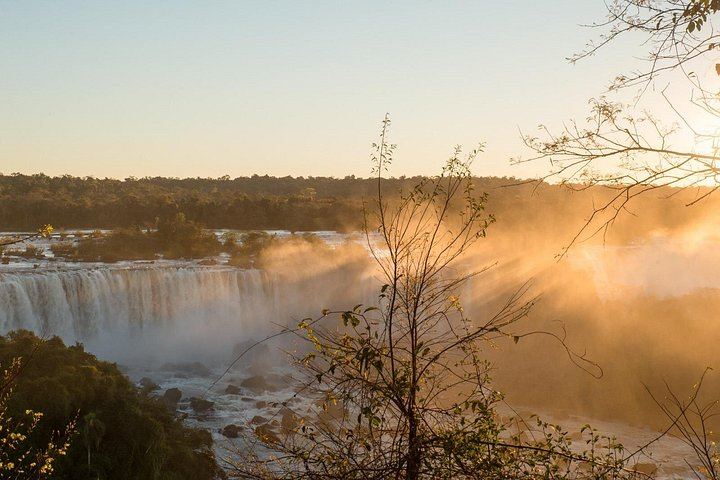 Private Iguazu Falls Day Tour with Border Fast Lane and Brazil Park VIP Pass (9/12)