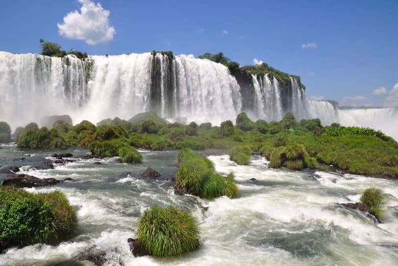 Six-Hour Guided Brazilian Side of Iguassu Falls with Foz do Iguacu Hotel Pickup (1/7)