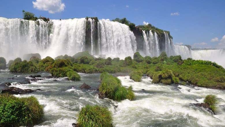 Six-Hour Guided Brazilian Side of Iguassu Falls with Foz do Iguacu Hotel Pickup (1/7)