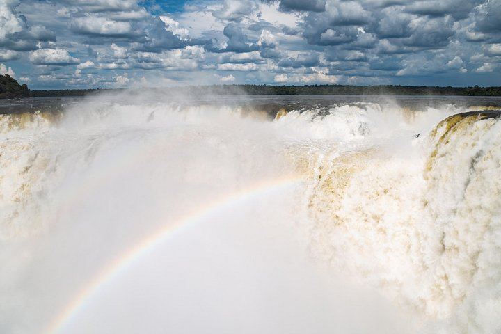 2-Day Iguazu Falls Tour with Jungle Train, Devil's Throat Walkway and Brazilian Trail (1/7)