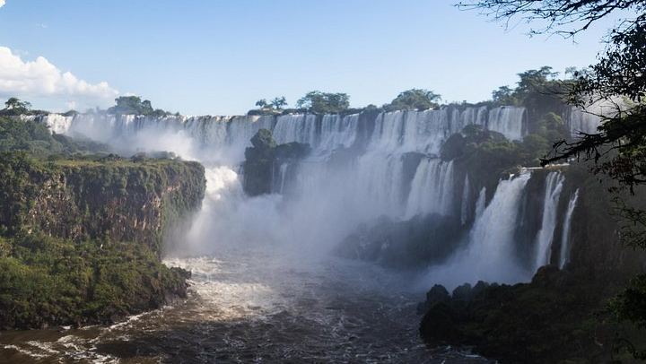 2-Day Iguazu Falls Tour with Jungle Train, Devil's Throat Walkway and Brazilian Trail (3/7)