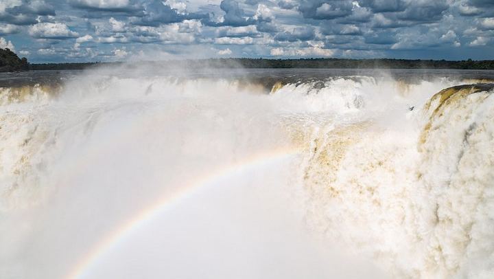 2-Day Iguazu Falls Tour with Jungle Train, Devil's Throat Walkway and Brazilian Trail (1/7)