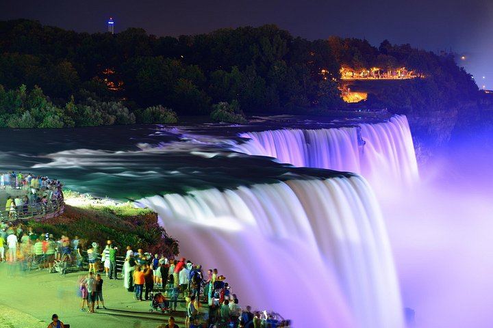Niagara Falls Small Group Day and Night Tour with Cave of the Winds, Cruise and Dinner (9/12)