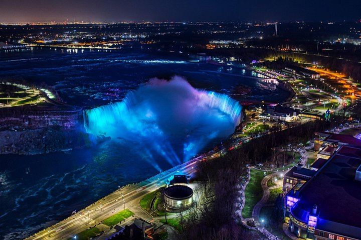 Niagara Falls Festival of Lights Evening Tour from Toronto with Maple Tasting (2/12)