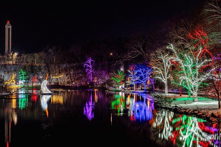 Niagara Falls Festival of Lights Evening Tour from Toronto with Maple Tasting (10/12)