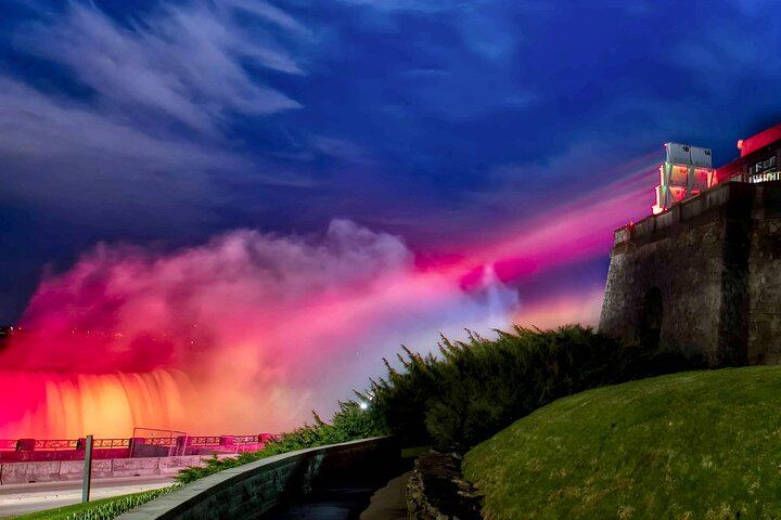 Niagara Falls Evening Minibus Tour from Toronto with Cruise, Dinner Option and Tower (8/12)