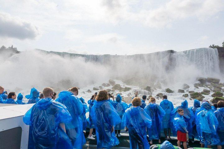 Niagara Falls Daredevil History Walk: Maid of the Mist and Timed Cave of the Winds (7/12)