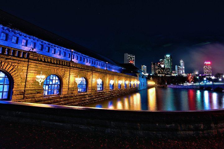 Niagara Falls Festival of Lights Evening Tour from Toronto with Maple Tasting (7/12)