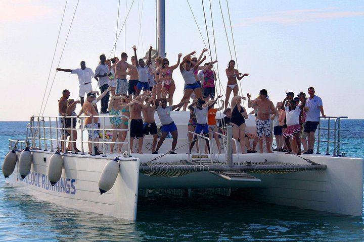 Dunn's River Falls Catamaran Party Cruise with Snorkeling, Open Bar and Reggae (3/5)