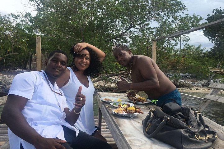 Montego Bay Hotel or Cruise Port Pickup to Dunn's River Falls and Blue Hole, Fees Included (10/12)
