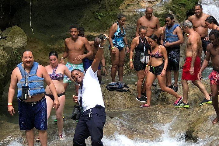 Private Martha Brae River Rafting and Dunn's River Falls Day Tour, Montego Bay (3/12)