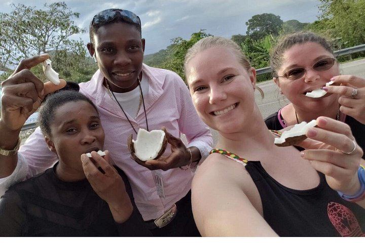 Private Martha Brae River Rafting and Dunn's River Falls Day Tour, Montego Bay (8/12)