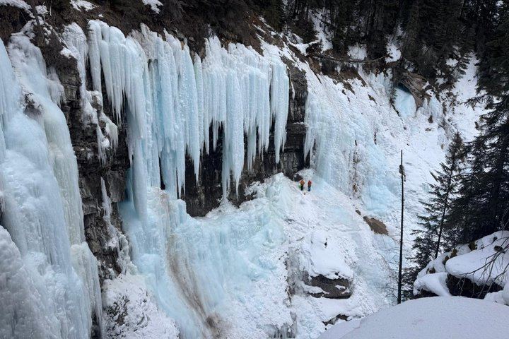 Johnston Canyon Ice Walk: Frozen Falls with Radventures, Van Groups of 10 Max (10/12)