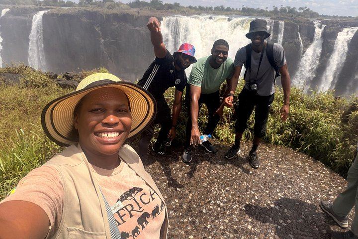 Victoria Falls Small Group Walking Tour with Knife Edge Bridge and Big Tree (12/12)