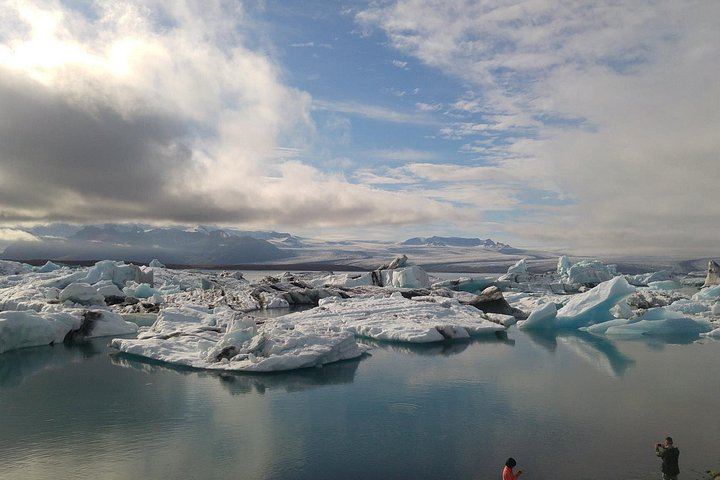 Private Guided South Coast Tour: Jokulsarlon, Diamond Beach, Dyrholaey and Vik Church View (6/10)