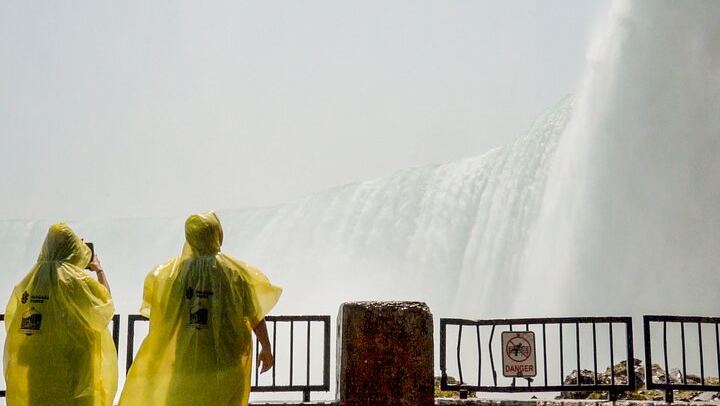 Niagara Falls Canada Premium Tour by Mercedes Van: Skylon, Behind the Falls, Boat (4/12)
