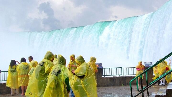Private Niagara Falls Tour in Black Luxury SUV with Cruise, Journey and Skylon Tower (3/7)