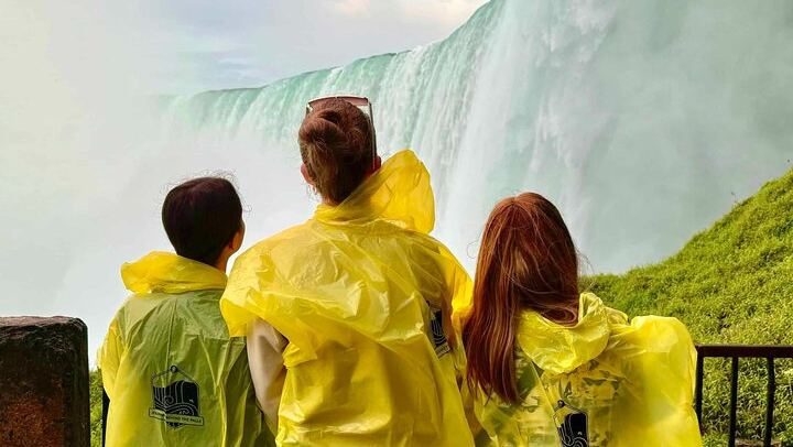 Niagara Falls Tour from Toronto or Mississauga with Cruise and Journey Behind the Falls (4/12)