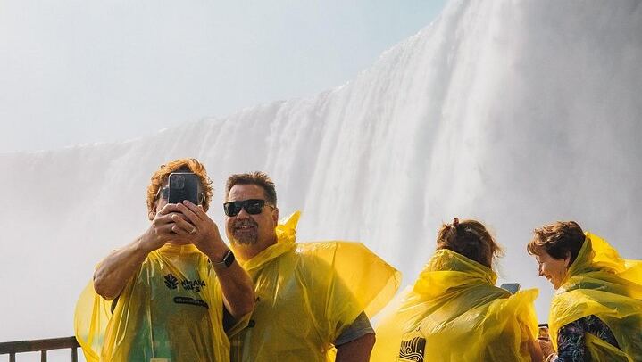 Walk Niagara Tours Guided Walk: Hornblower Boat Cruise and Journey Behind the Falls (3/12)