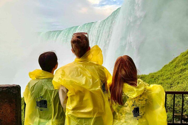 Niagara Falls Tour from Toronto or Mississauga with Cruise and Journey Behind the Falls (4/12)