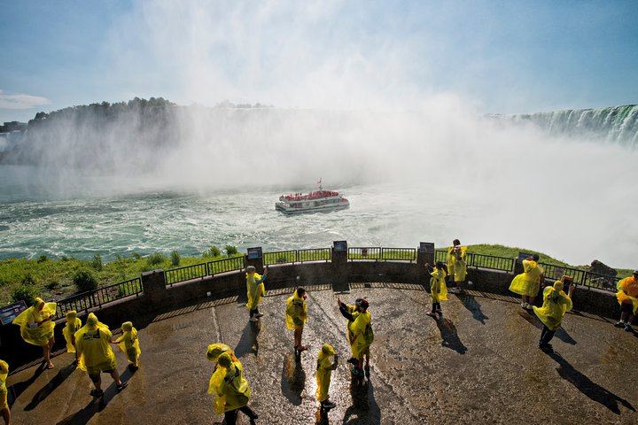 Niagara Falls Canada Tour by Magnificent Tours: Cruise, Behind the Falls, Whirlpool (2/12)