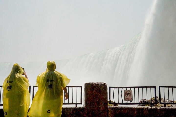 Niagara Falls Canada Helicopter Tour with Boat Cruise and Journey Behind the Falls (8/12)