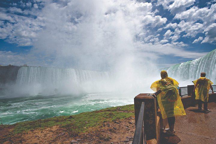 Airlink Tours Niagara Falls Coach Day Trip: Boat Cruise, Behind the Falls and Skylon (8/10)