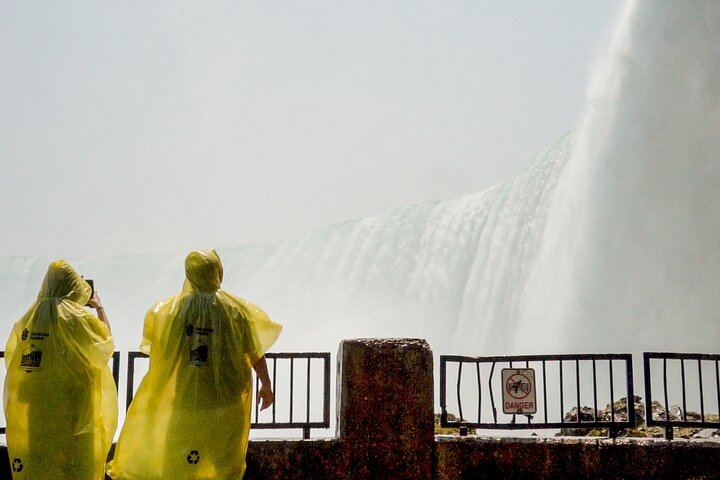 Niagara Falls Canada Premium Tour by Mercedes Van: Skylon, Behind the Falls, Boat (4/12)