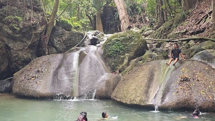 Private Erawan Falls, River Kwai Boat Ride and Bridge Day Tour from Bangkok (3/12)