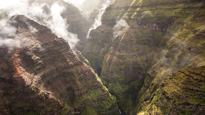 Kauai Deluxe Waterfall Safari: Shared Helicopter Flight over Na Pali, Waimea and Waialeale (2/8)