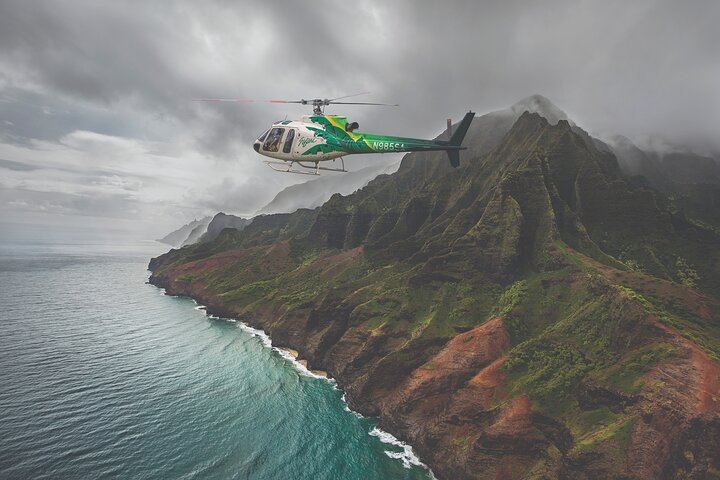 Kauai Deluxe Waterfall Safari: Shared Helicopter Flight over Na Pali, Waimea and Waialeale (1/8)