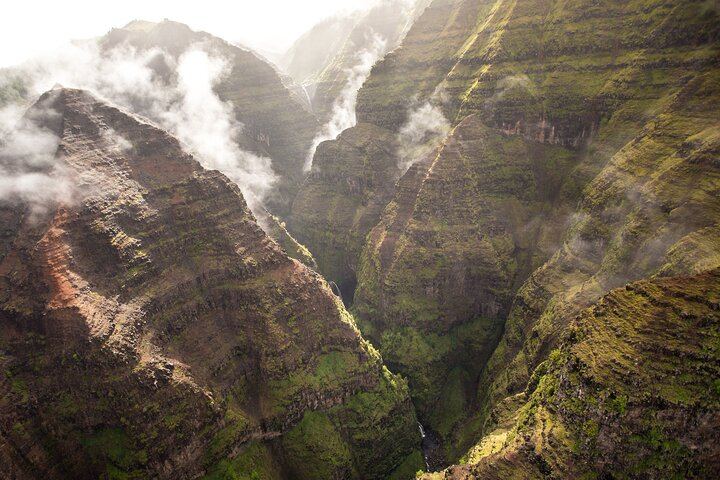 Kauai Deluxe Waterfall Safari: Shared Helicopter Flight over Na Pali, Waimea and Waialeale (2/8)
