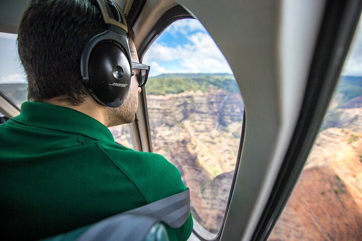 Kauai Deluxe Waterfall Safari: Shared Helicopter Flight over Na Pali, Waimea and Waialeale (3/8)