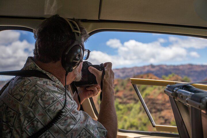 Kauai Deluxe Waterfall Safari: Shared Helicopter Flight over Na Pali, Waimea and Waialeale (4/8)