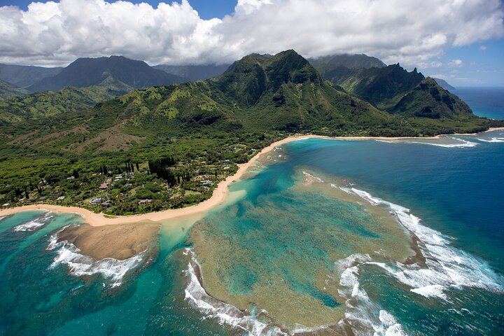 Kauai Deluxe Waterfall Safari: Shared Helicopter Flight over Na Pali, Waimea and Waialeale (6/8)