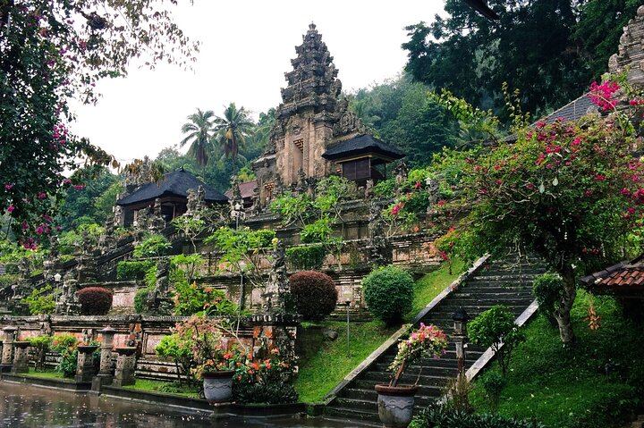 Bali Waterfalls and Temples Tour: Temesi, Goa Raja, Kehen and Besakih (6/12)