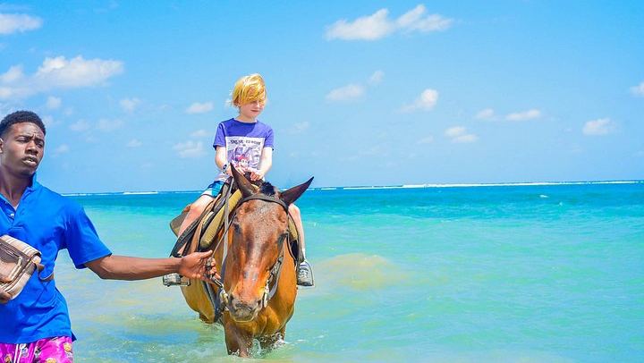 Aqua Fun Tours Dunn's River Falls, White River Tubing and Horseback Riding (2/7)