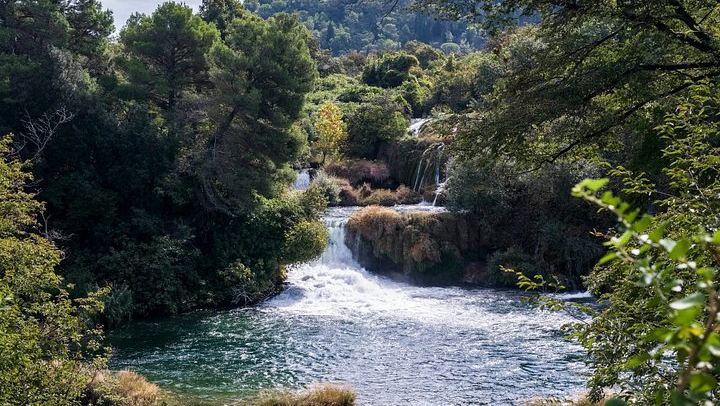 Krka Waterfalls and Skradin Afternoon Group Tour from Zadar with Park Entry (4/6)