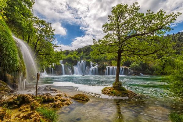 Krka Waterfalls Day Trip from Split with Licensed Guide and Skradin Boat Ride