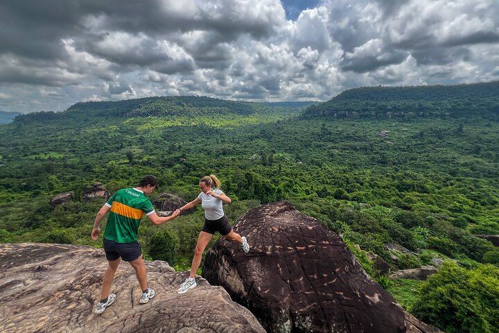 2-Day Shared Tour of Angkor Sunrise, Baphuon, Kulen Cliff, Beng Mealea and Kampong Phluk (4/12)