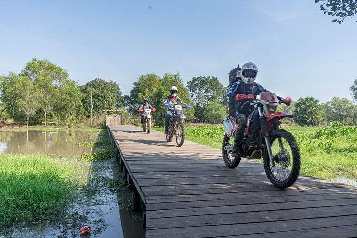 Phnom Kulen Dirt Bike Day Tour from Siem Reap, Honda XR 250R with Gear, Ticket and Lunch (1/5)