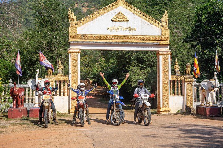 Phnom Kulen Dirt Bike Day Tour from Siem Reap, Honda XR 250R with Gear, Ticket and Lunch (2/5)