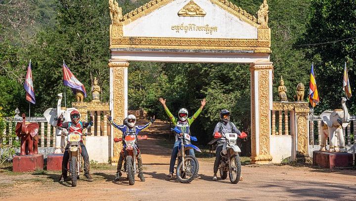 Phnom Kulen Dirt Bike Day Tour from Siem Reap, Honda XR 250R with Gear, Ticket and Lunch (2/5)