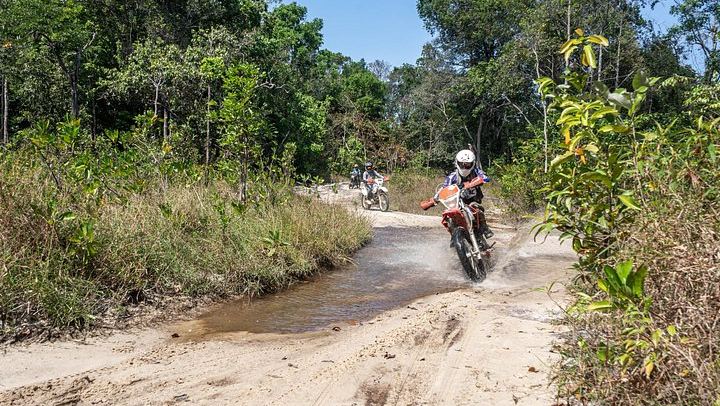Phnom Kulen Dirt Bike Day Tour from Siem Reap, Honda XR 250R with Gear, Ticket and Lunch (3/5)