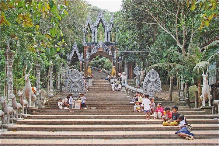 Private Five-Hour Phnom Kulen Tour to the Reclining Buddha, 1000 Lingas and Waterfall (5/12)