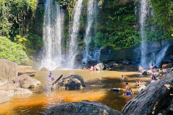 Phnom Kulen Waterfall Shared Day Tour with 1000 Lingas and Picnic Lunch