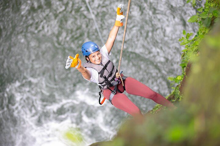 Rainforest Falls Two-Waterfall Rappel and Jump Tour with Lunch, La Fortuna (1/12)
