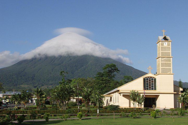 Arenal 1968 Trail, La Fortuna Waterfall and Mistico Hanging Bridges Small-Group Combo (5/12)