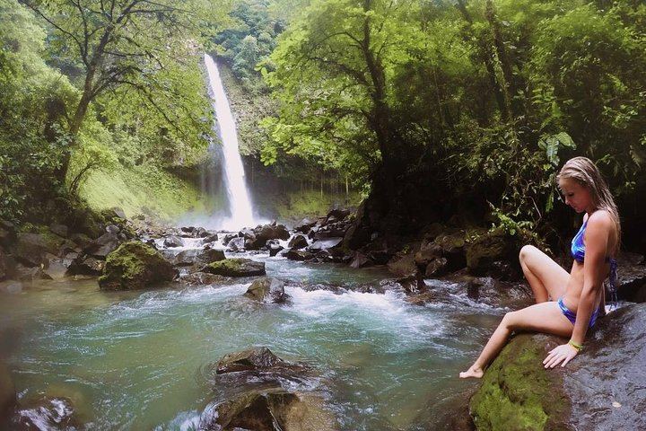 Full-Day La Fortuna Waterfall, Arenal Lava Fields and Relax Termalitas Hot Springs (1/8)